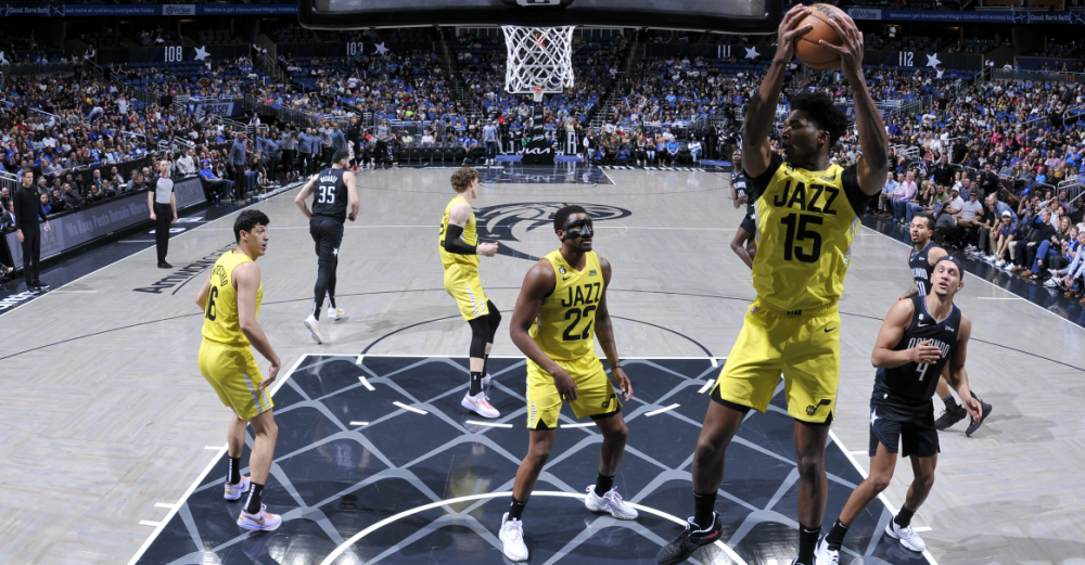 广东队鏖战爵士,克莱点燃赛场 广东队鏖战爵士,克莱点燃赛场