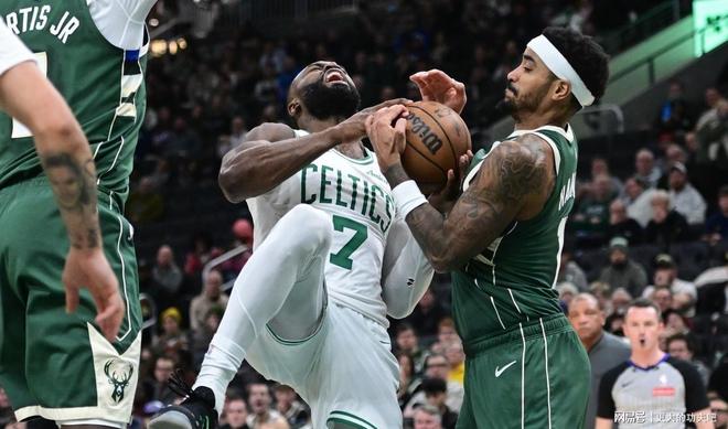 雄鹿客场逆转凯尔特人，继续保持不败势头