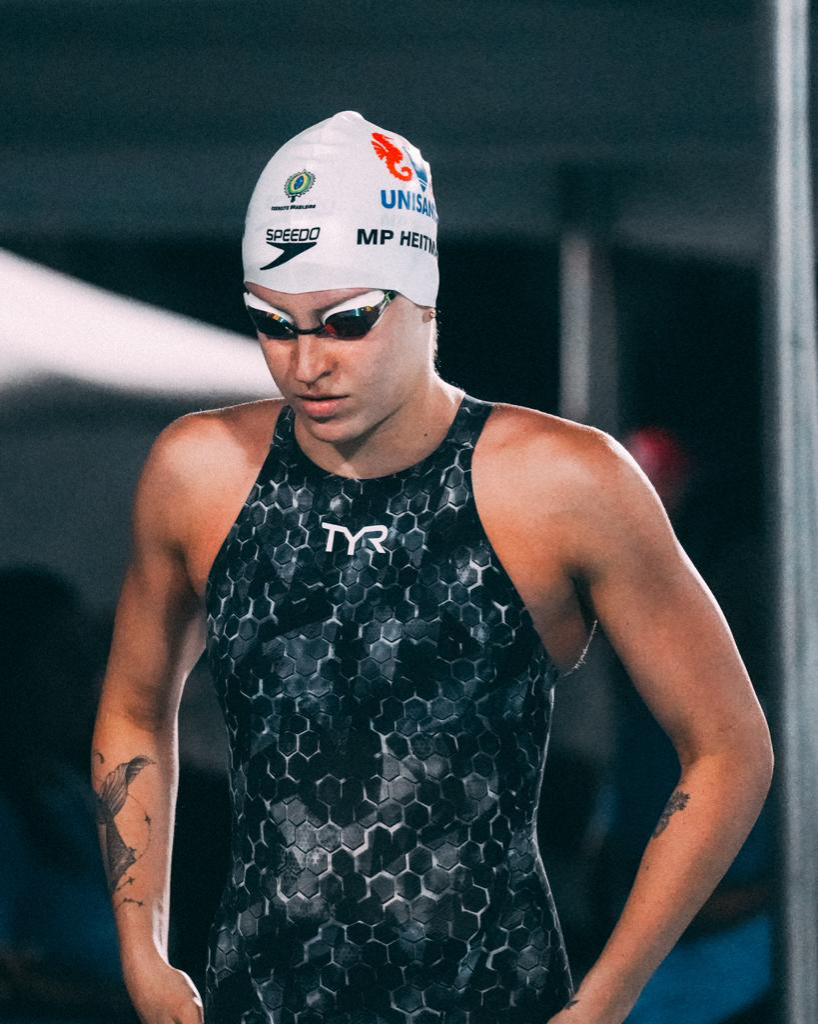 巴西游泳选手折桂,傲视群雄 巴西游泳选手折桂,傲视群雄